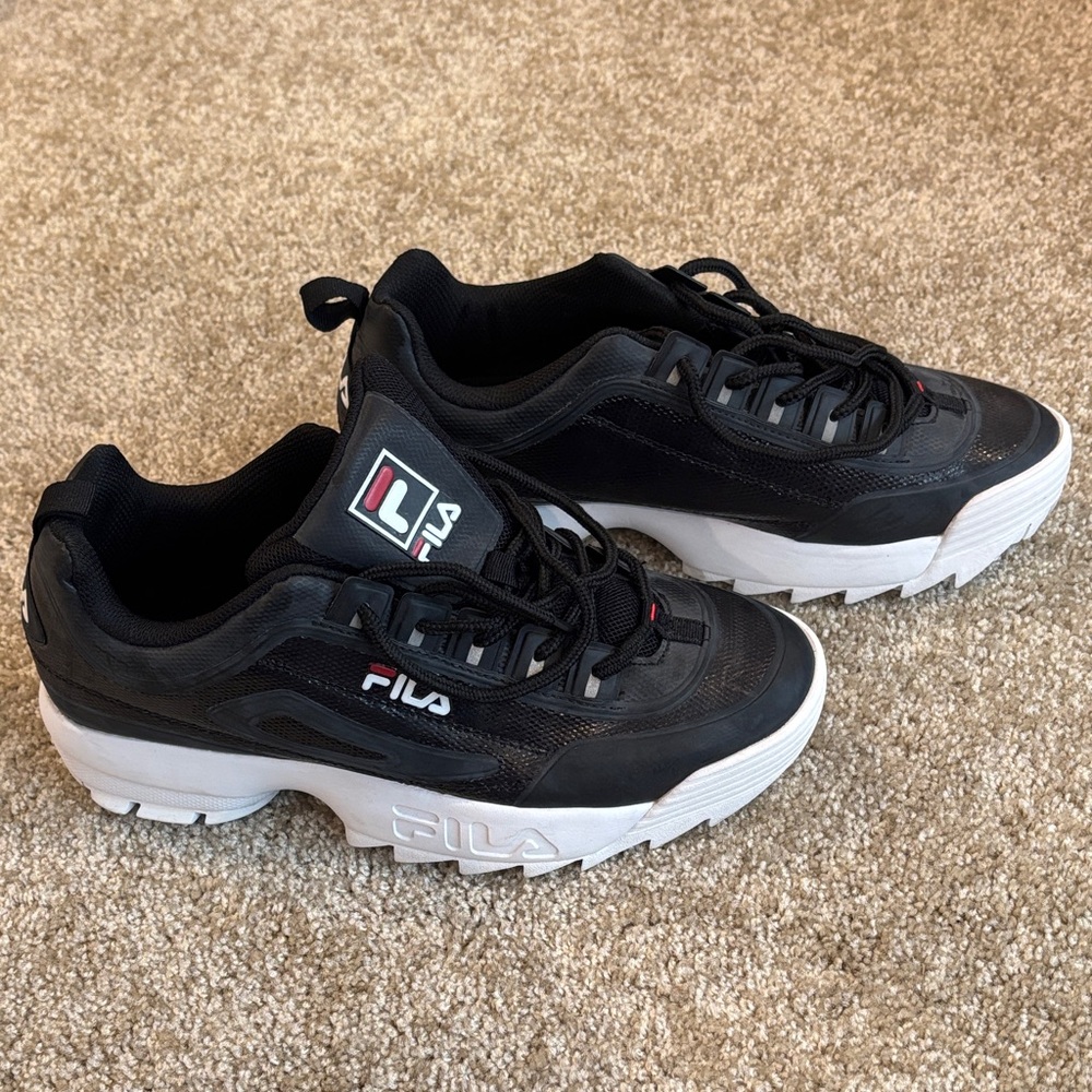 FILA Mens minimally worn chunky lifestyle shoe